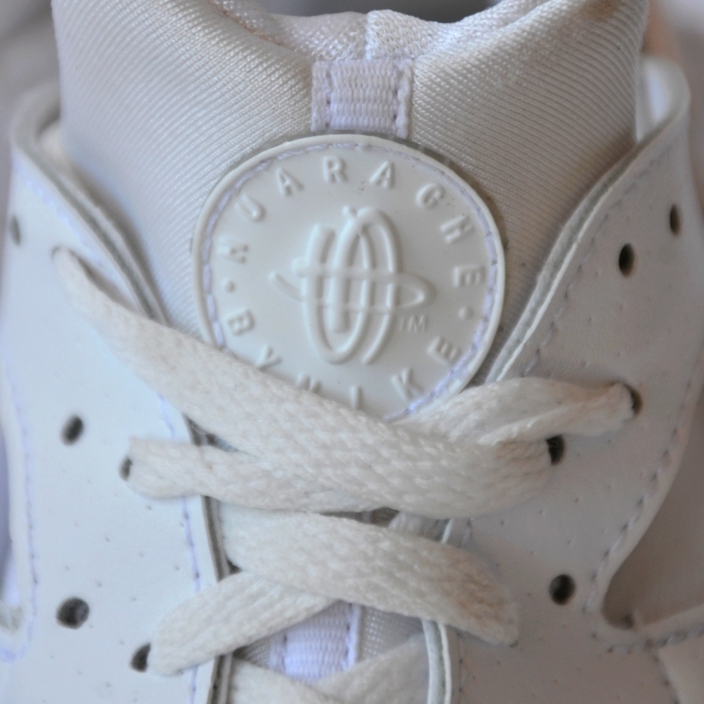 Nike Huarache Run Little Kids' Shoe Size 2Y | White/Pure Platinum/White - Picture 2 of 9